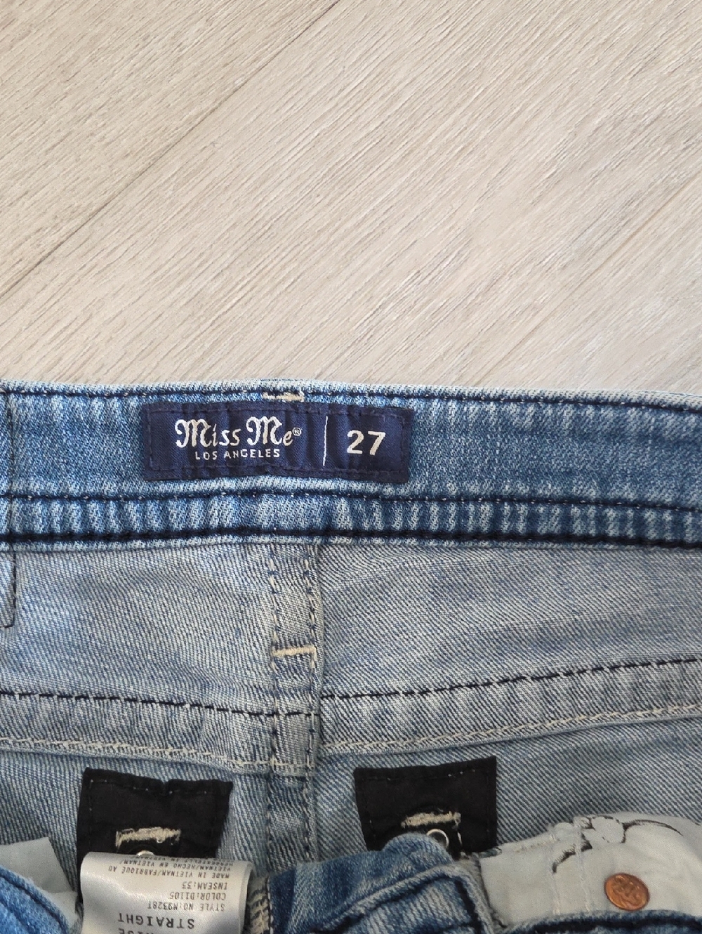 Miss Me Mid Rise, Straight Leg Jeans Size 27x33 - Picture 3 of 6